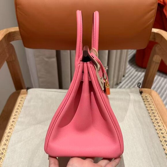 Classic Hermes Bag: A Stylish and Versatile Choice for Elegance - Picture 4 of 6